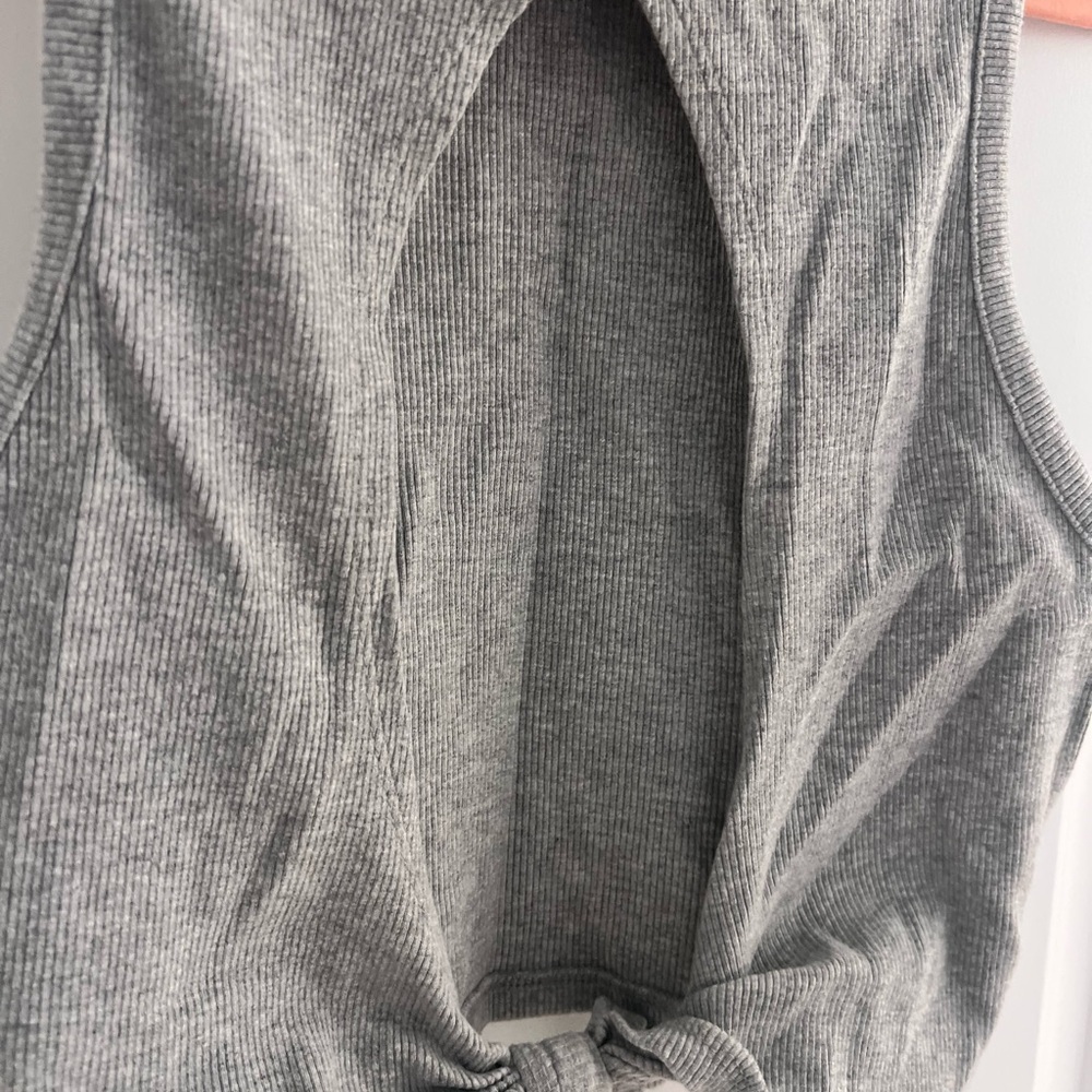 Forever 21 Gray Ribbed Crop Top - Picture 5 of 6